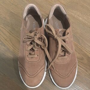 Vionic suede sneakers EUC 8.5